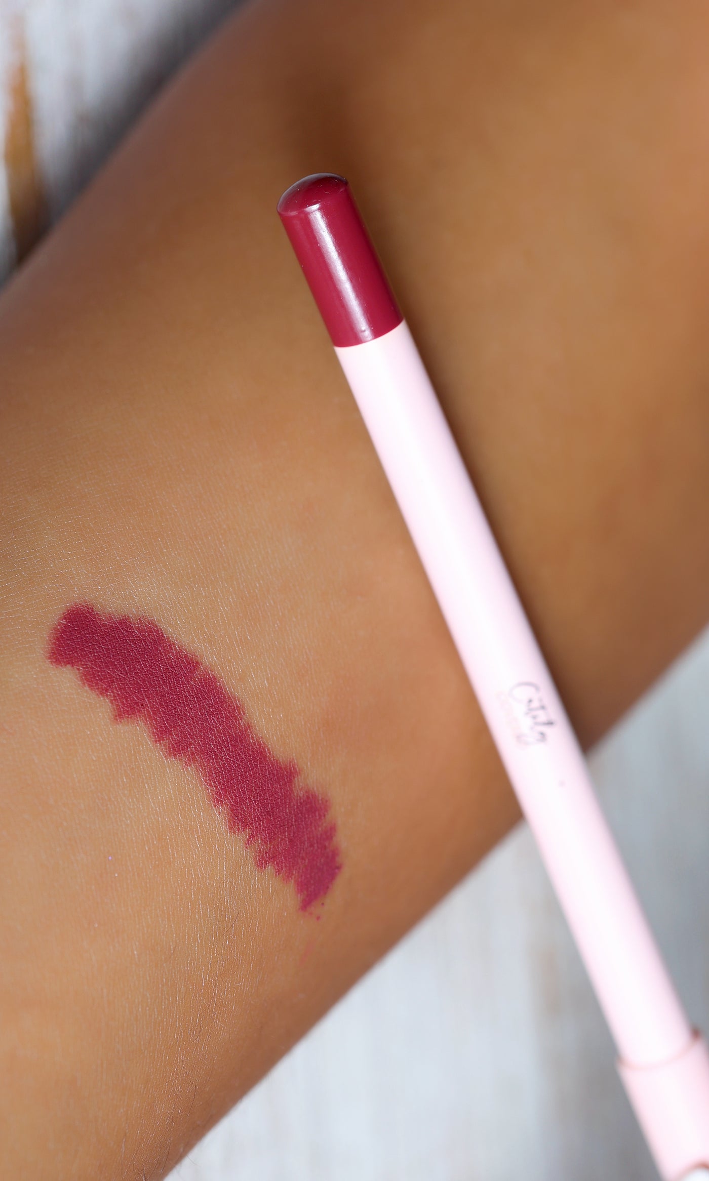 Define My Lips Lip Liner 21