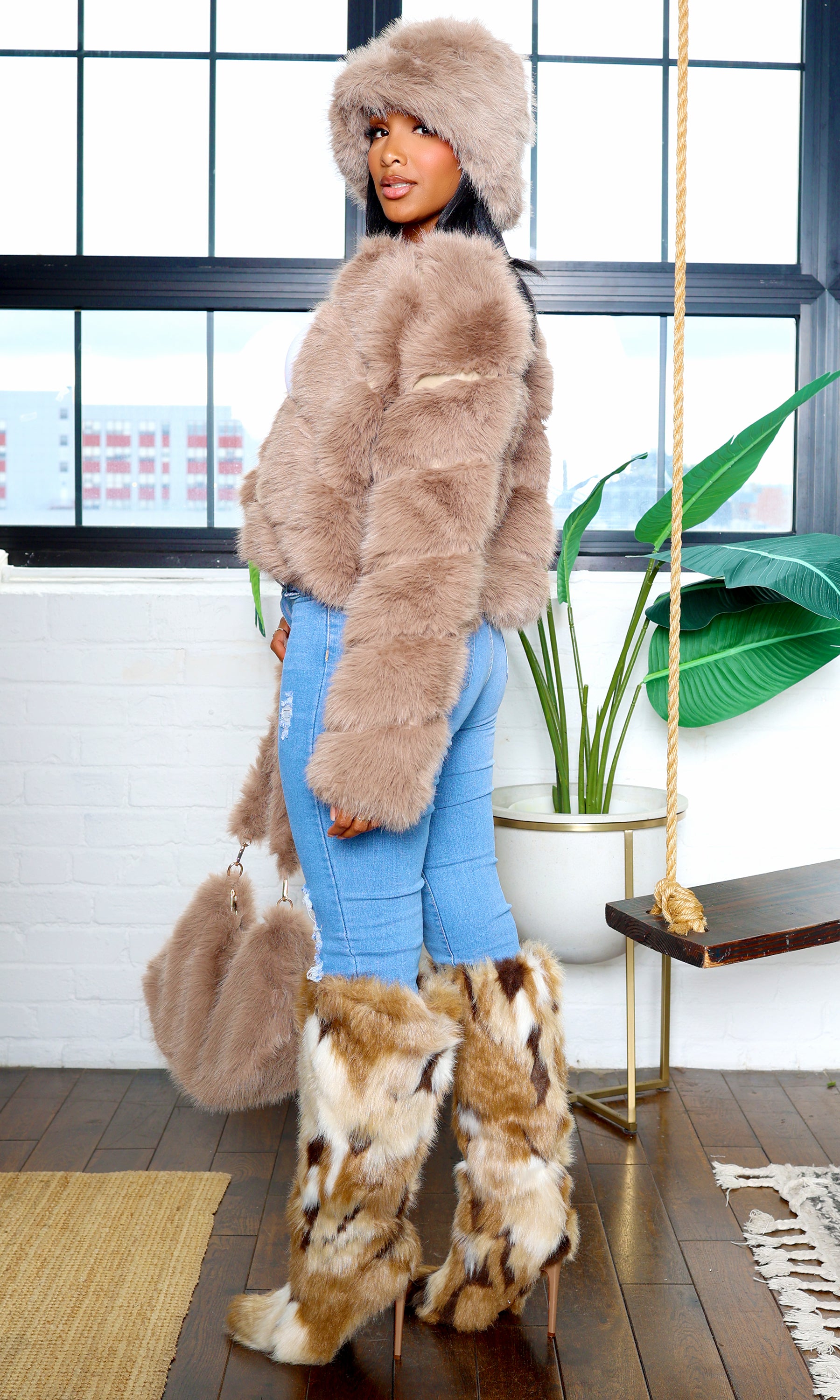 ジャケット・アウター herliptoConvertible Faux Fur Tippet Coat JOLENE-TAN FAUX FUR JACKET | AZALEA WANG