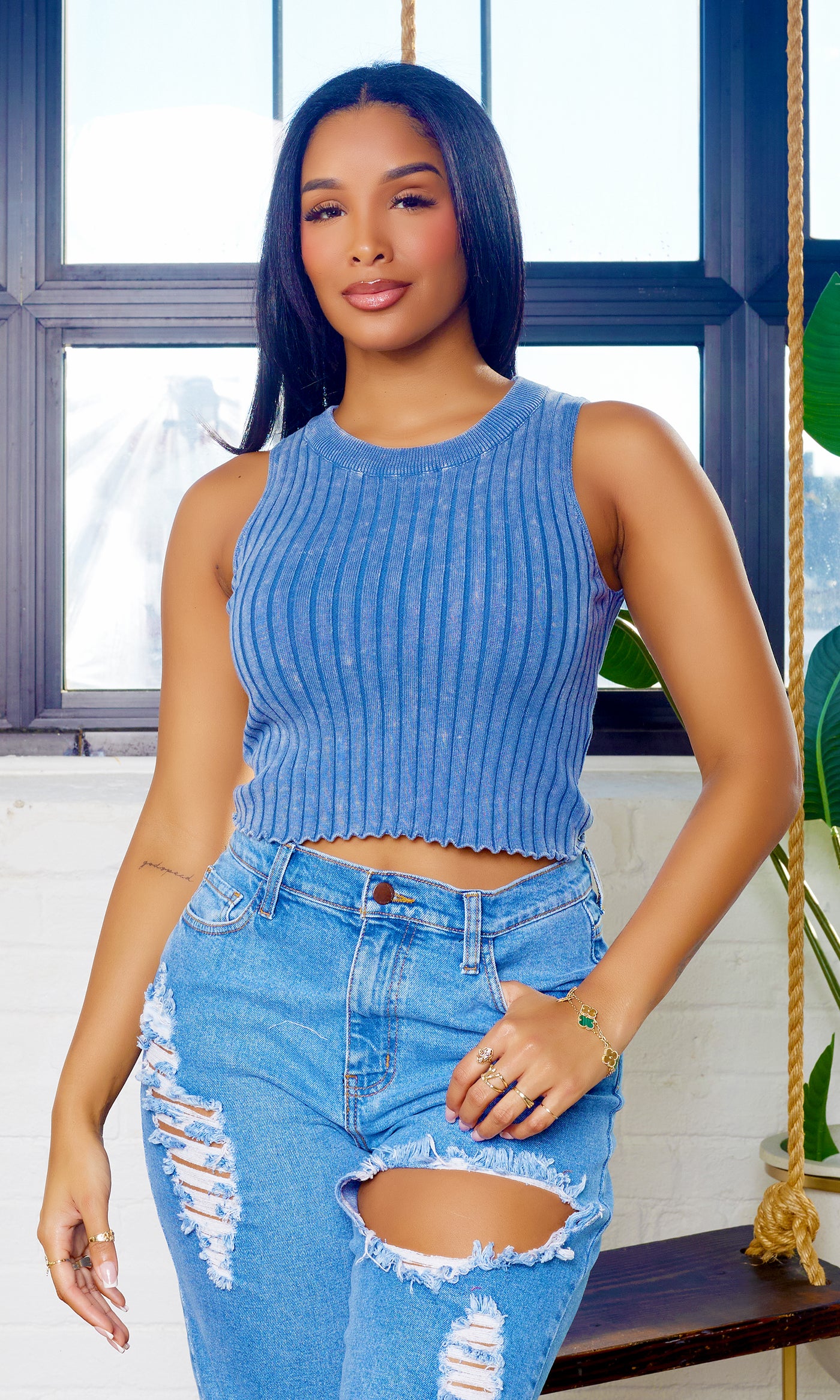 Mika | Sleeveless knitted Crop Top - Blue