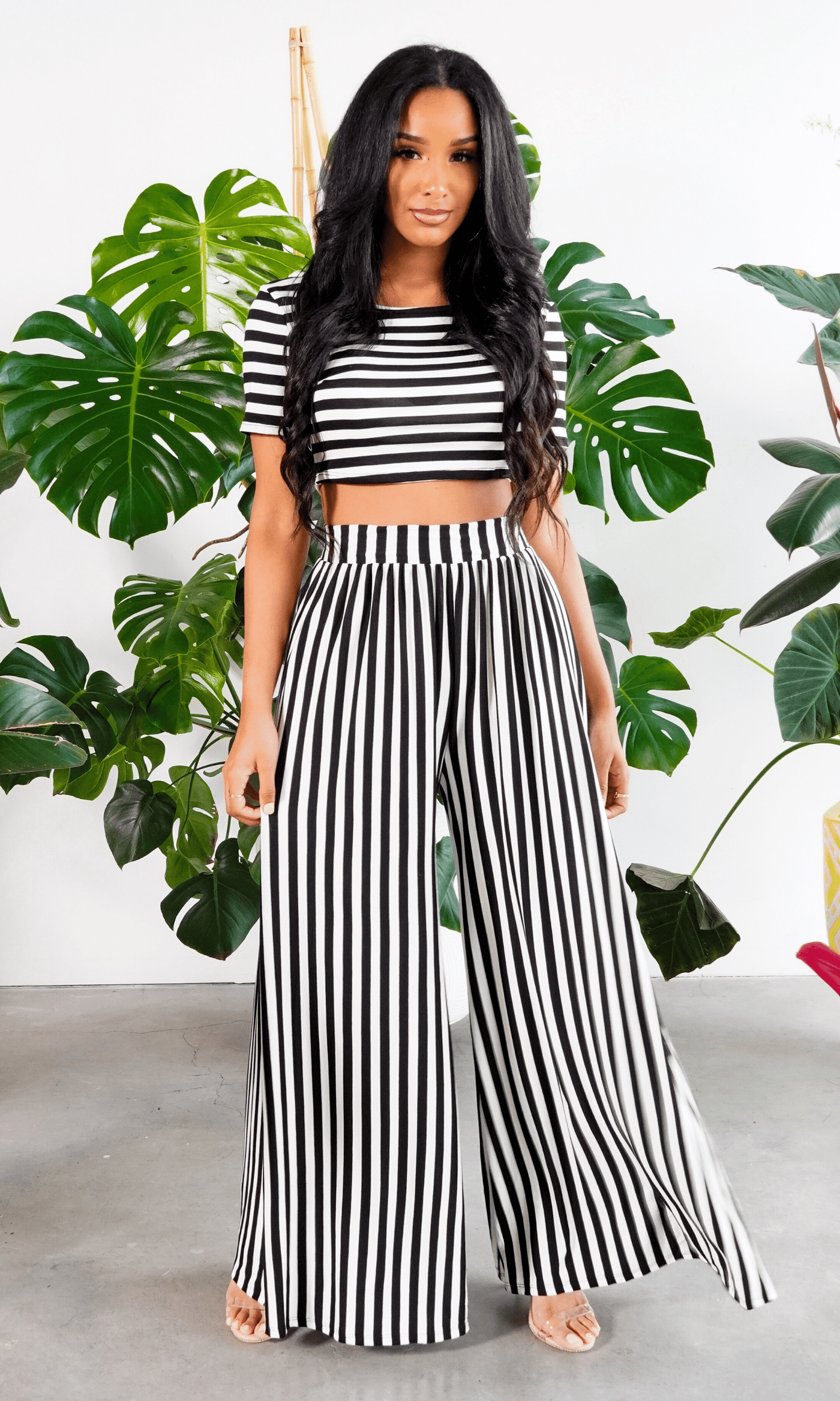 True Beauty | Crop Stretch Set - Black & White - Cutely Covered
