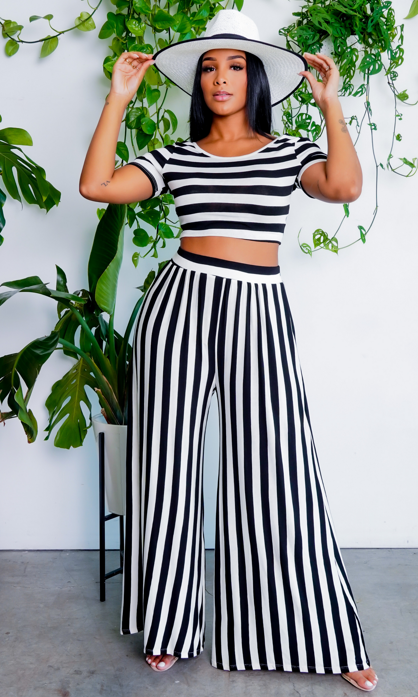 True Beauty | Crop Stretch Set - Black & White - Cutely Covered